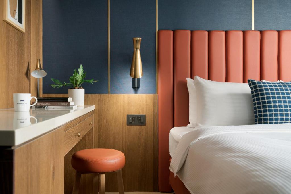 Postel nebo postele na pokoji v ubytování Kindness Day Hotel