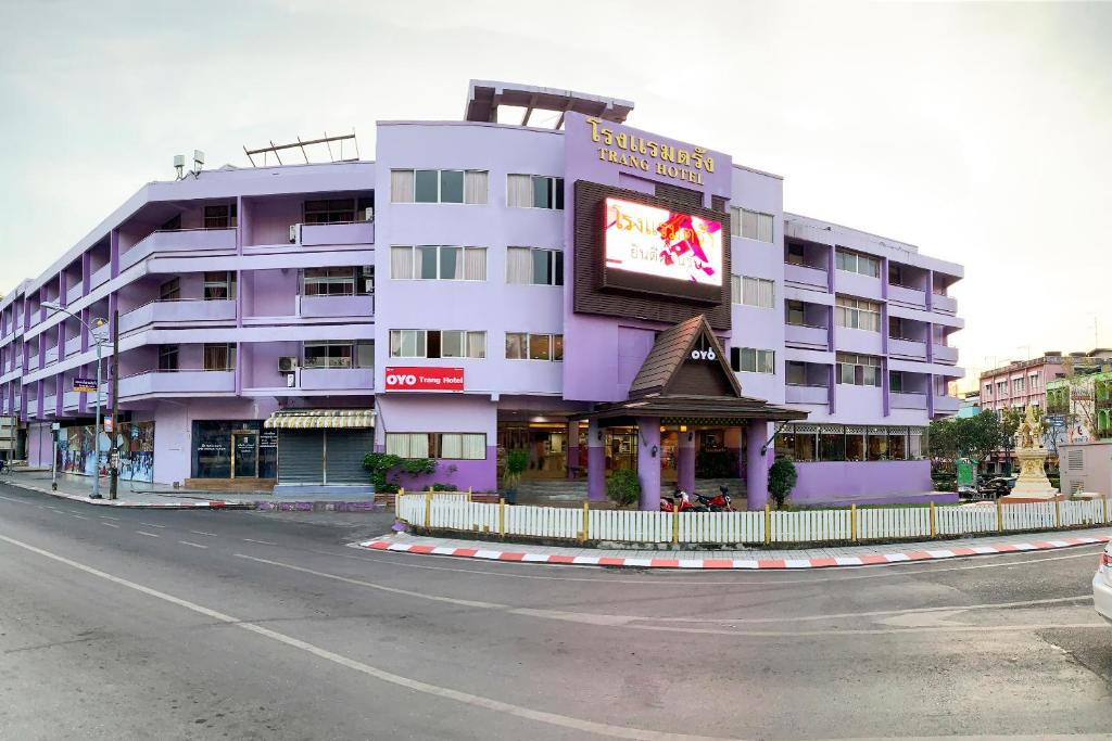 Gallery image of OYO 565 Trang Hotel in Trang