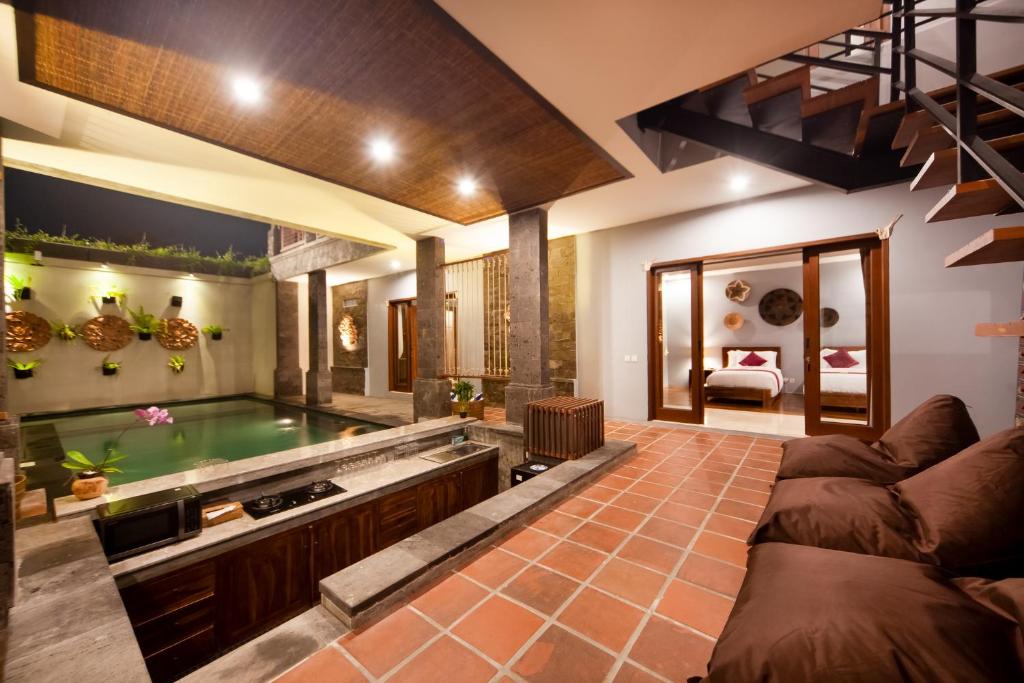 Kusuma Villa Seminyak - Six-Bedroom Villa With Private Pool