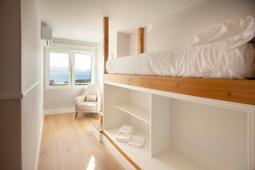 Posteľ alebo postele v izbe v ubytovaní Apartamentos Reina Victoria