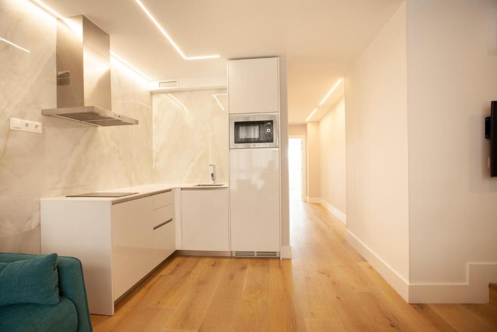Kuchyňa alebo kuchynka v ubytovaní Apartamentos Reina Victoria