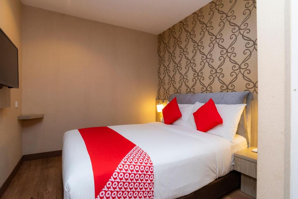 Postel nebo postele na pokoji v ubytování Hotel 101 Ulu Tiram