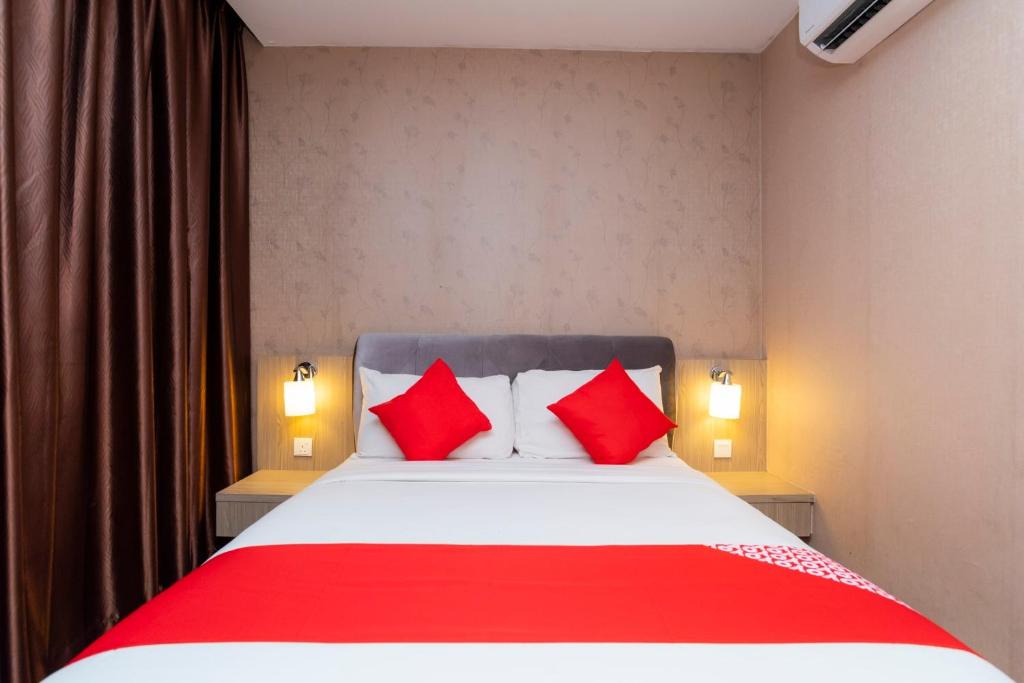 Postel nebo postele na pokoji v ubytování Hotel 101 Ulu Tiram