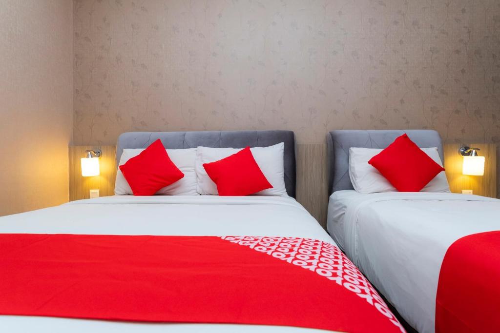 Postel nebo postele na pokoji v ubytování Hotel 101 Ulu Tiram