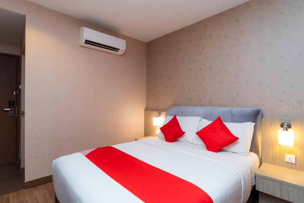 Postel nebo postele na pokoji v ubytování Hotel 101 Ulu Tiram