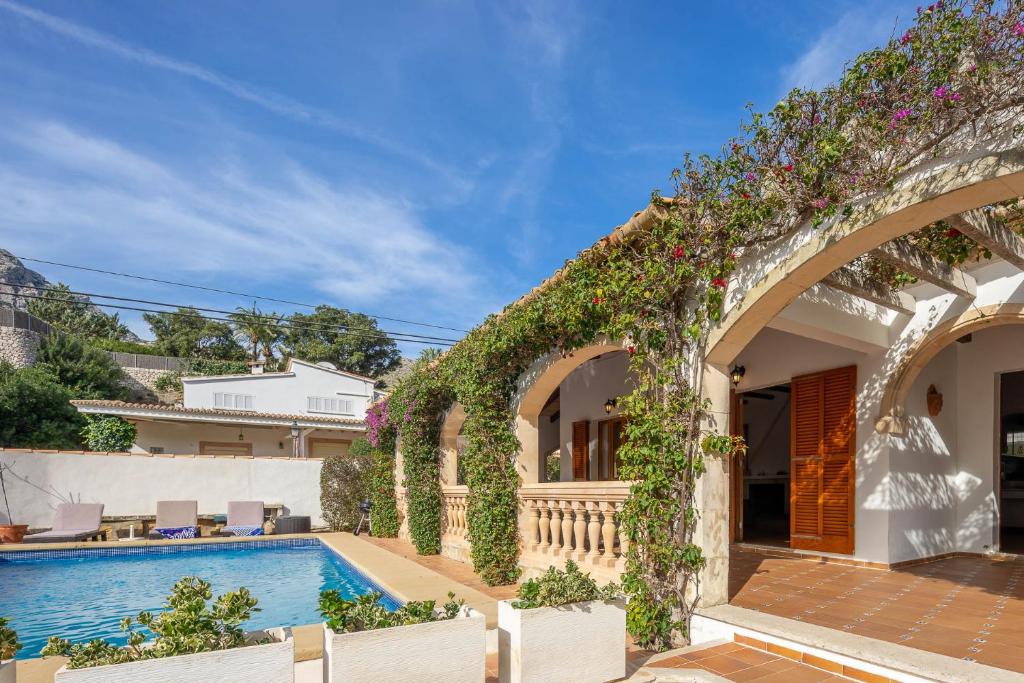 Bazén v ubytování Villa Can Odile By SunVillas Mallorca nebo v jeho okolí