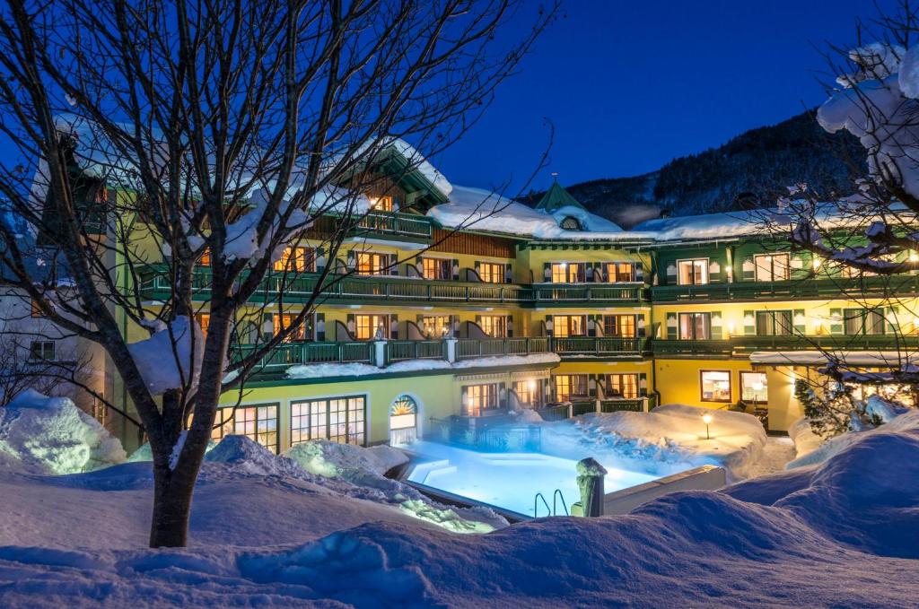 Nespecifikovaný výhled na hory nebo výhled na hory při pohledu z hotelu