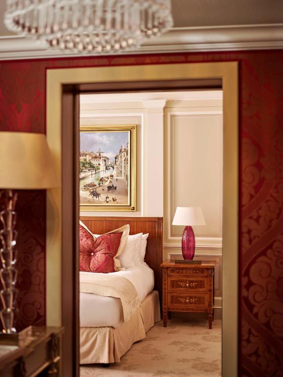 Postel nebo postele na pokoji v ubytování Hotel Principe Di Savoia - Dorchester Collection