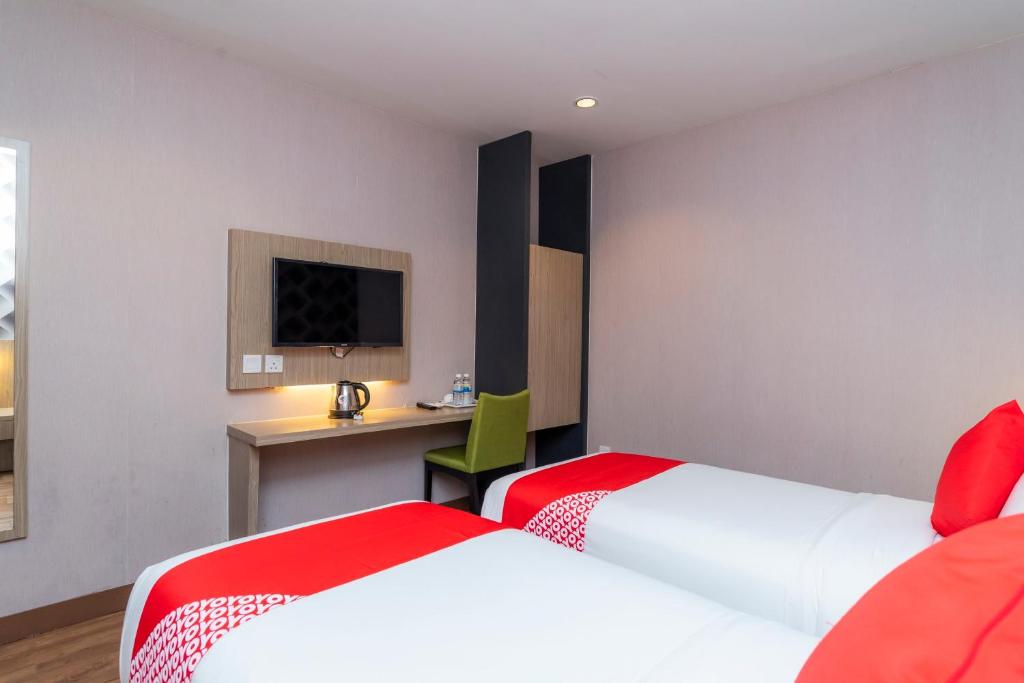 Postel nebo postele na pokoji v ubytování Hotel 101 Ulu Tiram