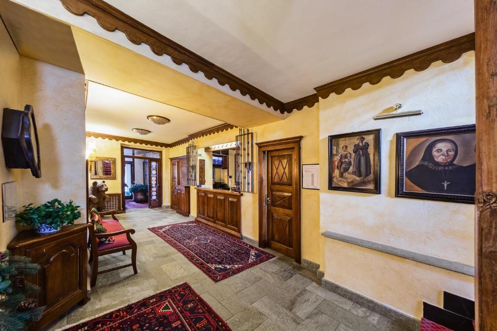 TV a/nebo společenská místnost v ubytování Hotel Jumeaux