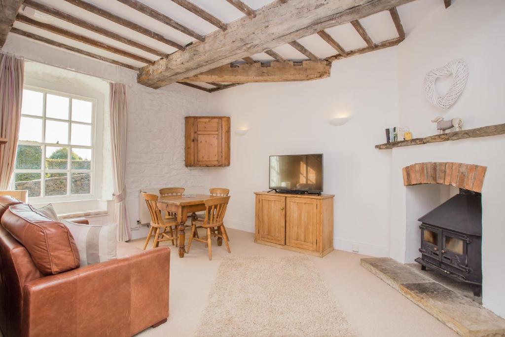 Kingston Estate, Staverton (updated prices 2025)