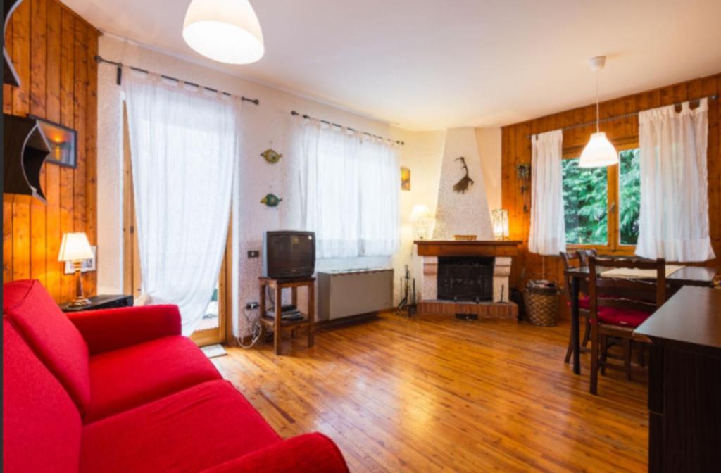 A seating area at Appartamento Ciliegio Le Regine