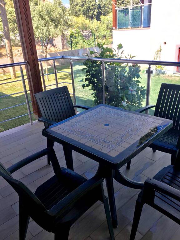 Apartment Parilti Beach Houses, How To Replace Broken Glass In Outdoor Table