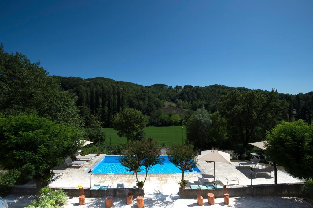 Bazén v ubytování B&B VILLA GINEVRA nebo v jeho okolí