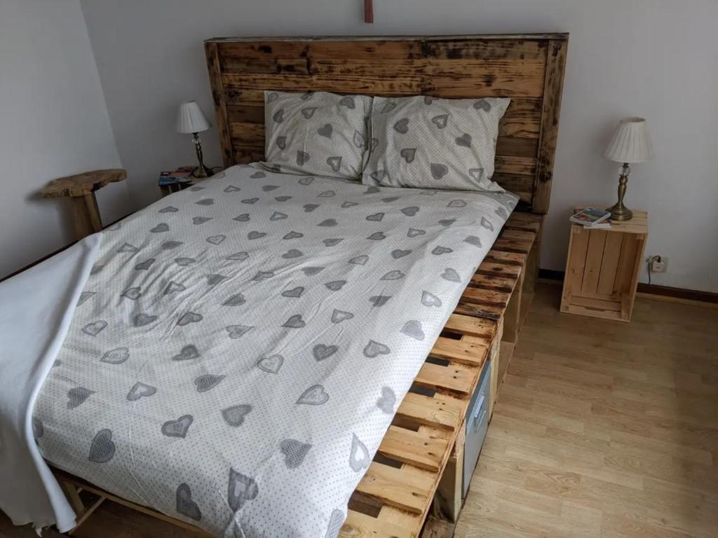 Postel nebo postele na pokoji v ubytování Rustic room 15 mins from Brussels