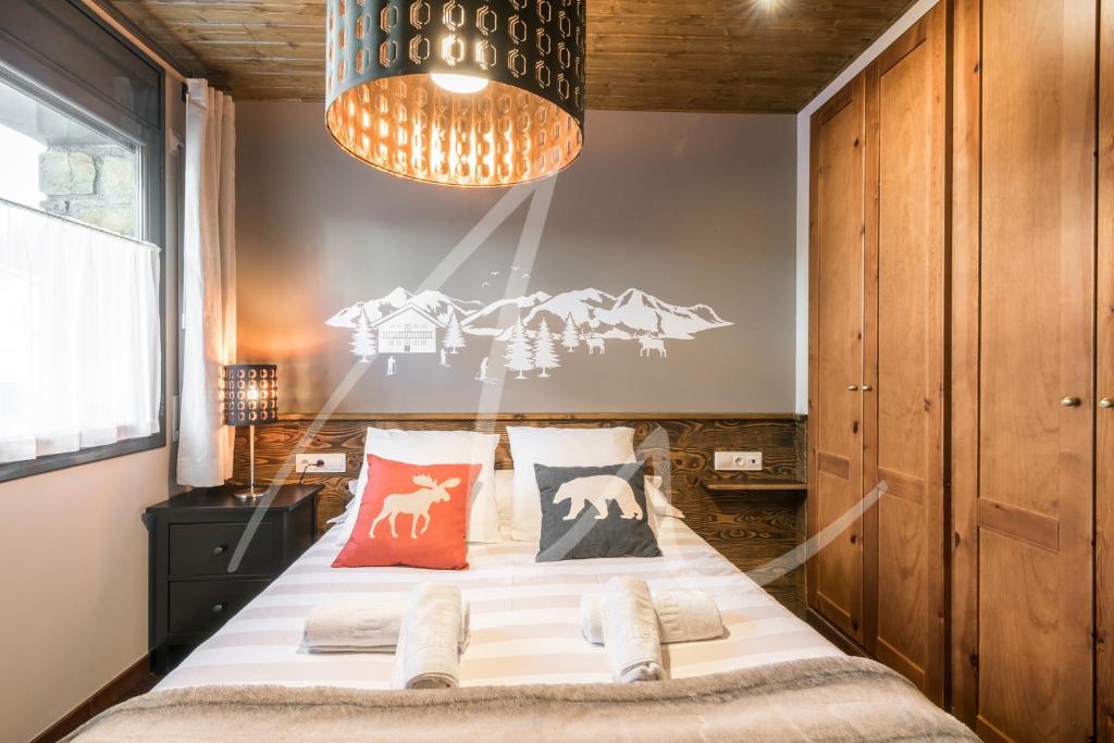 Postel nebo postele na pokoji v ubytování Beroia by SeaMount Rentals