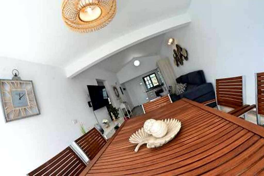 Posezení v ubytování Enjoy days of dreams in paradise, 2 BR with POOL