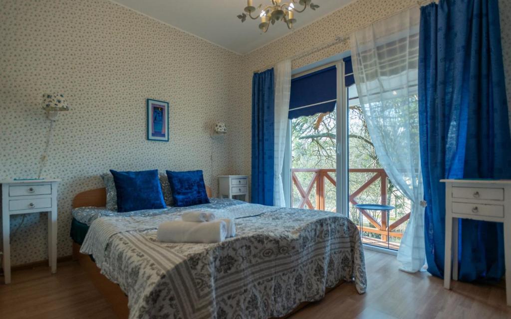 Postel nebo postele na pokoji v ubytování Green Gile Villa in Druskininkai Center