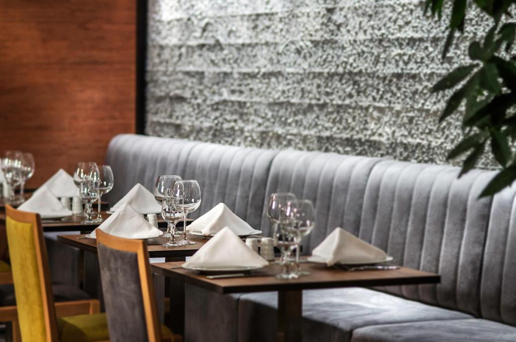 A seating area at Ilayda Avantgarde Hotel