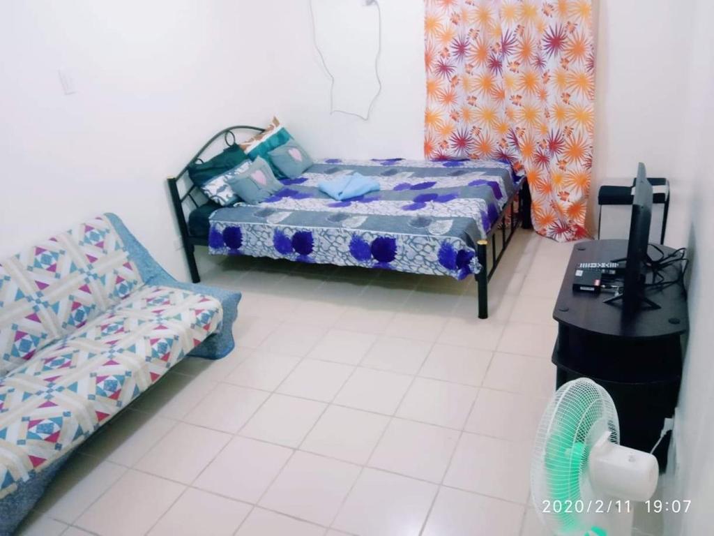 Urban Deca Tondo Manila by Gracey's Place Unit 3 - Housity