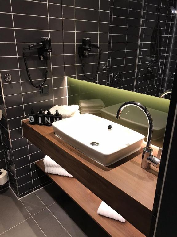 Ein Badezimmer in der Unterkunft GINN City and Lounge Ravensburg