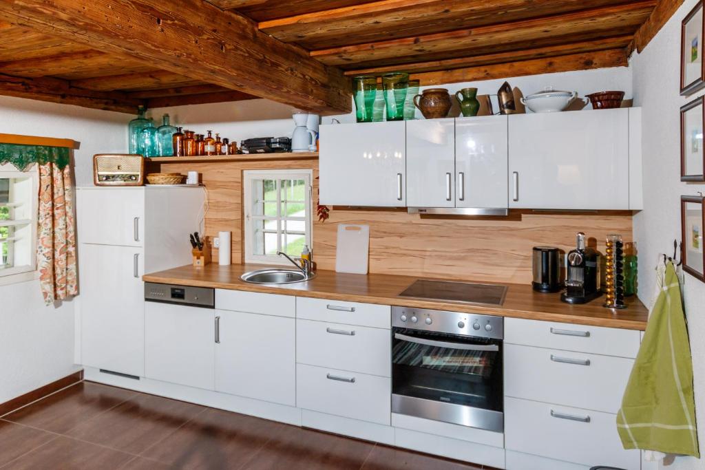 Kuchyňa alebo kuchynka v ubytovaní Ferienhaus Höllberg