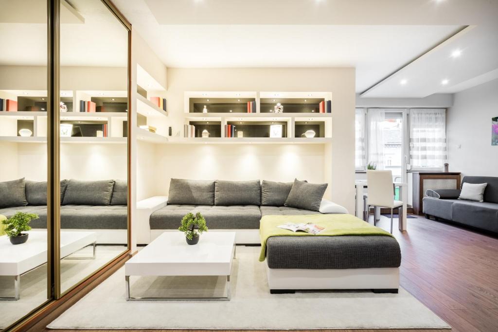Posedenie v ubytovaní BpR Garay Suite with rooftop terrace & A/C