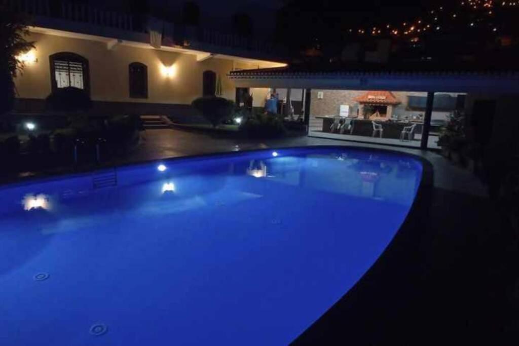 Bazén v ubytování Arcos Grand Suites with pool nebo v jeho okolí