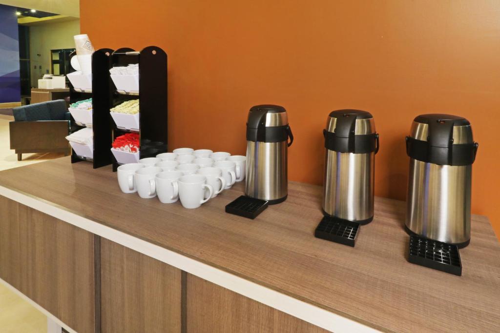 Příslušenství pro přípravu čaje a kávy v ubytování Holiday Inn Express - Tuxpan by IHG