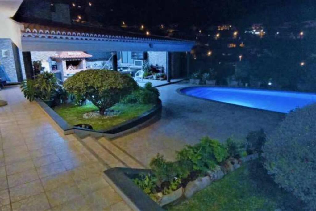 Bazén v ubytování Arcos Grand Suites with pool nebo v jeho okolí