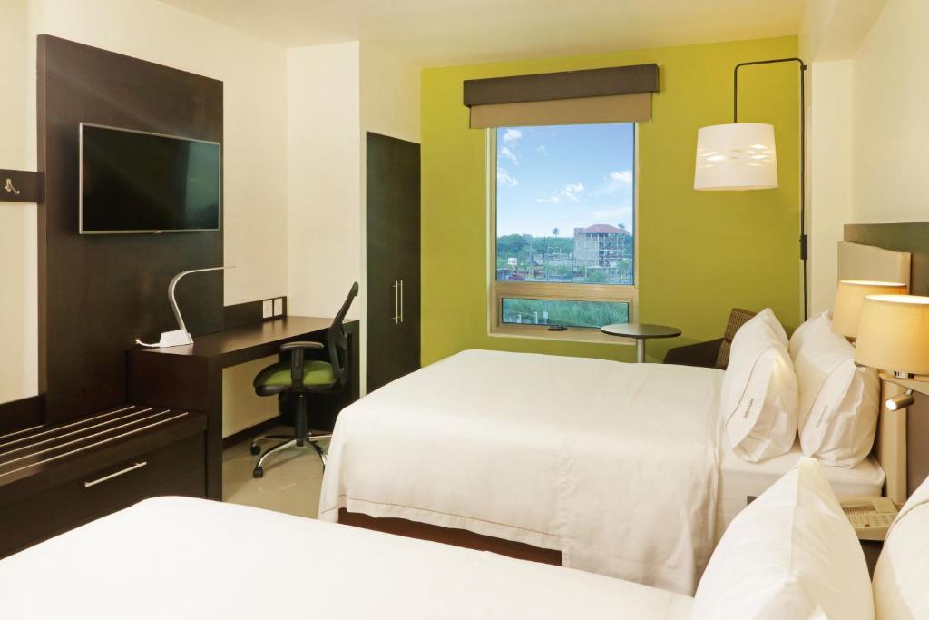 Postel nebo postele na pokoji v ubytování Holiday Inn Express - Tuxpan by IHG