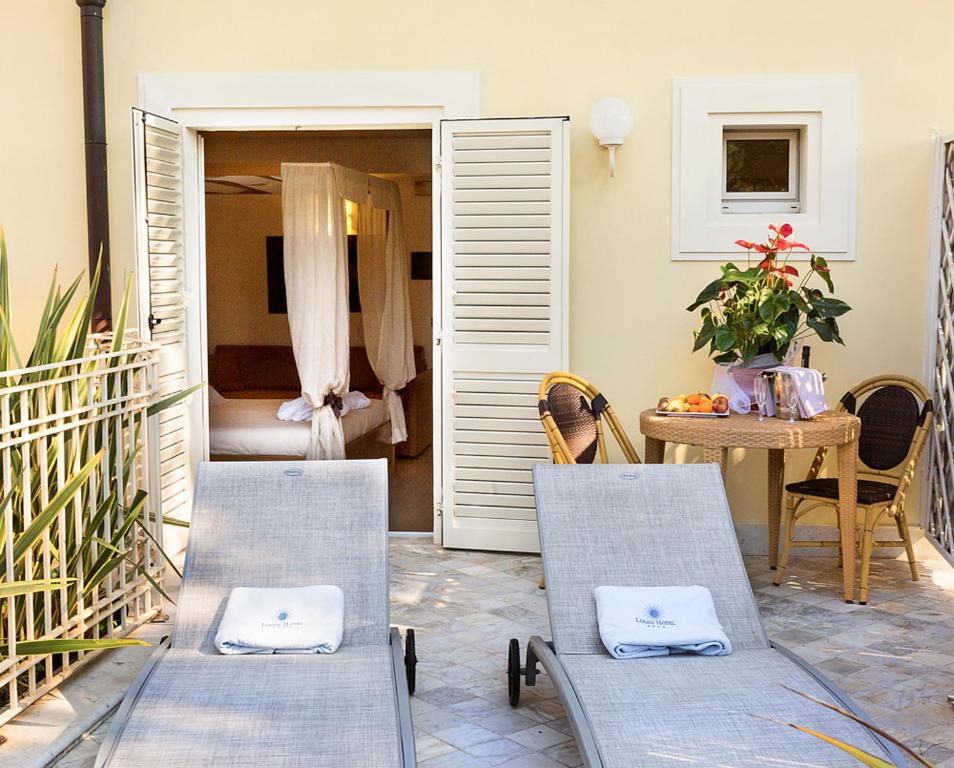 Posezení v ubytování JR Resort Logos Forte dei Marmi