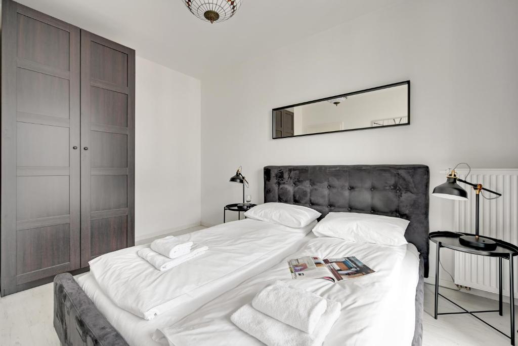 Postel nebo postele na pokoji v ubytování GRANO FLATS Gdańsk - Aura I