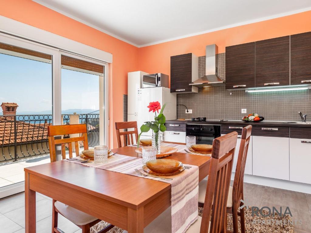 Kuchyňa alebo kuchynka v ubytovaní Rona apartments Smokva