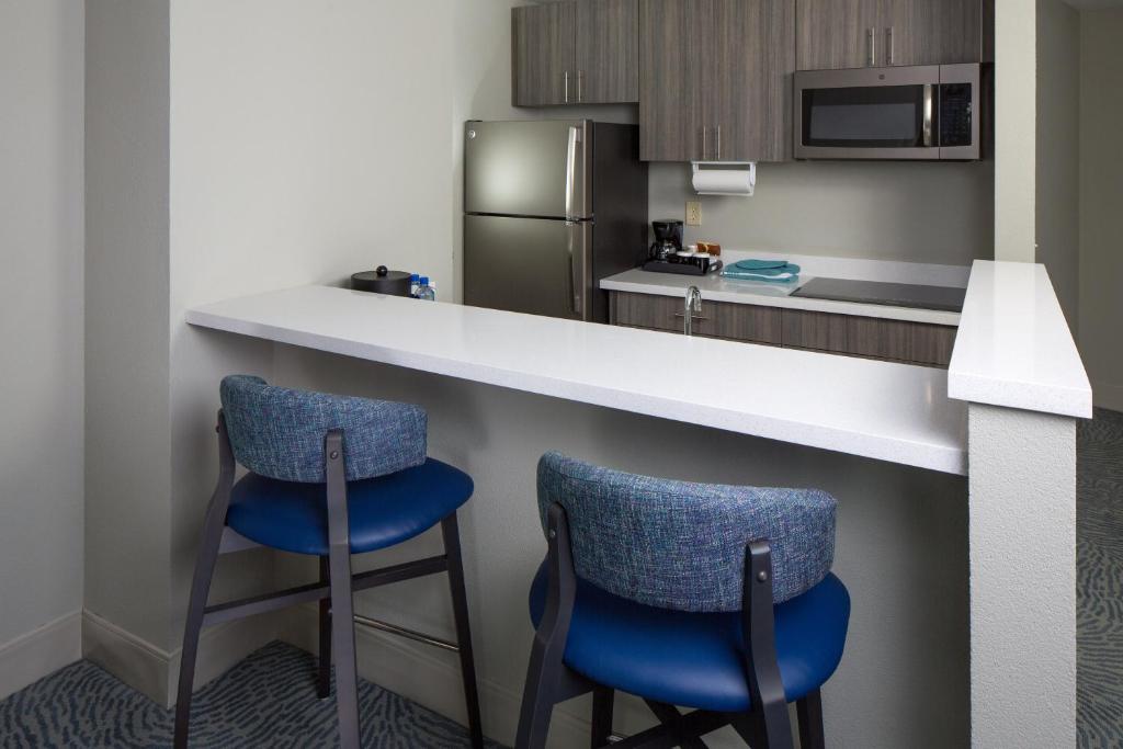 Crowne Plaza Melbourne-Oceanfront, an IHG Hotel - 