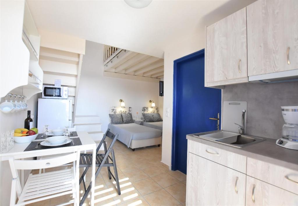 Kuchyň nebo kuchyňský kout v ubytování Rodakas Hotel