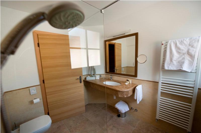Koupelna v ubytování Bio Hotel Brusago Vital & Wellness