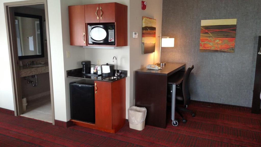 Holiday Inn Express Hotel & Suites Auburn by IHG photo