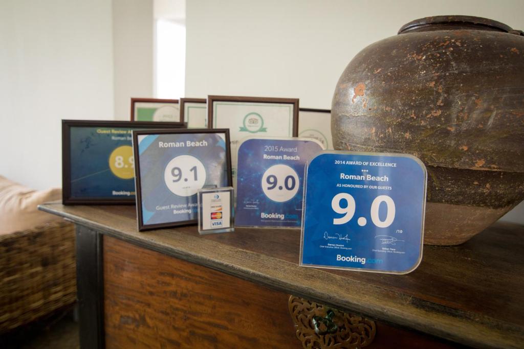 Certifikát, hodnocení, plakát nebo jiný dokument vystavený v ubytování Roman Beach Hotel
