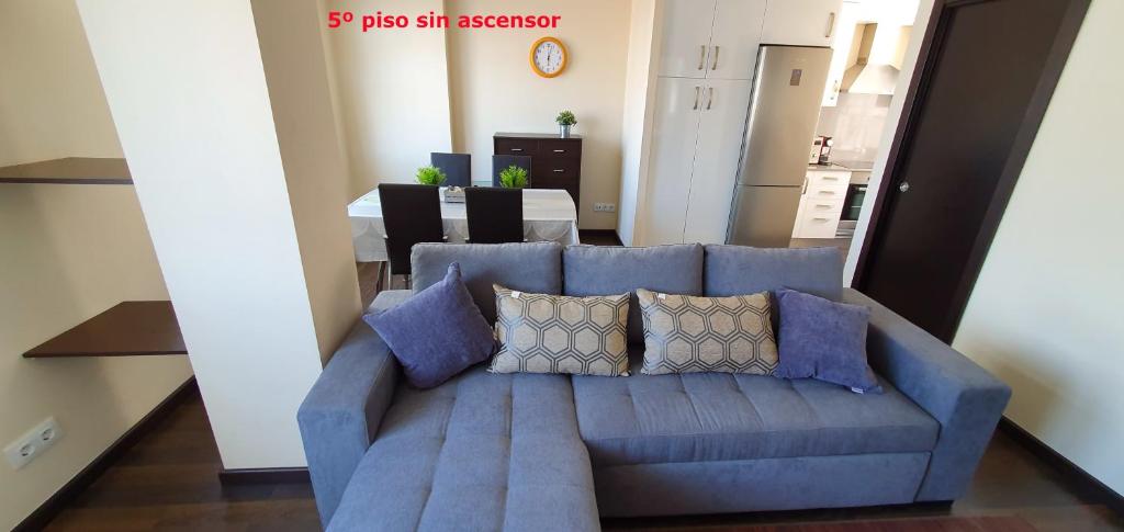 A seating area at Coqueto apartamento de 2 habitaciones en zona estación tren