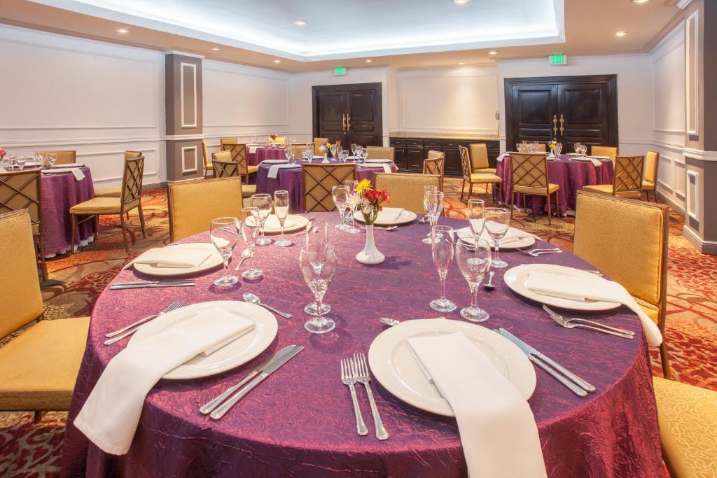 Restaurace v ubytování Crowne Plaza Panama by IHG