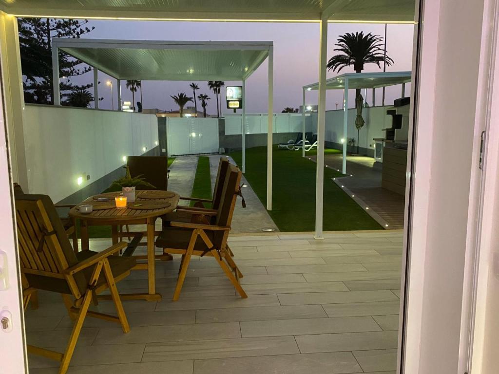 Patio lub wspólna przestrzeń na świeżym powietrzu w obiekcie Cozy Luxury