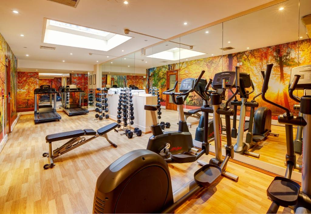Fitness centrum a/nebo fitness zařízení v ubytování Copthorne Tara Hotel London Kensington