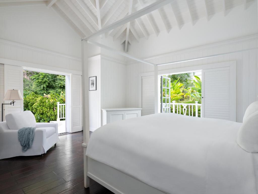 Кровать или кровати в номере Sugar Beach, A Viceroy Resort