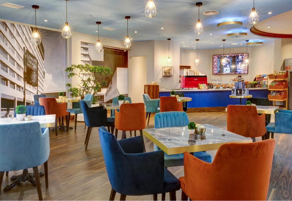 Posezení v ubytování Copthorne Tara Hotel London Kensington