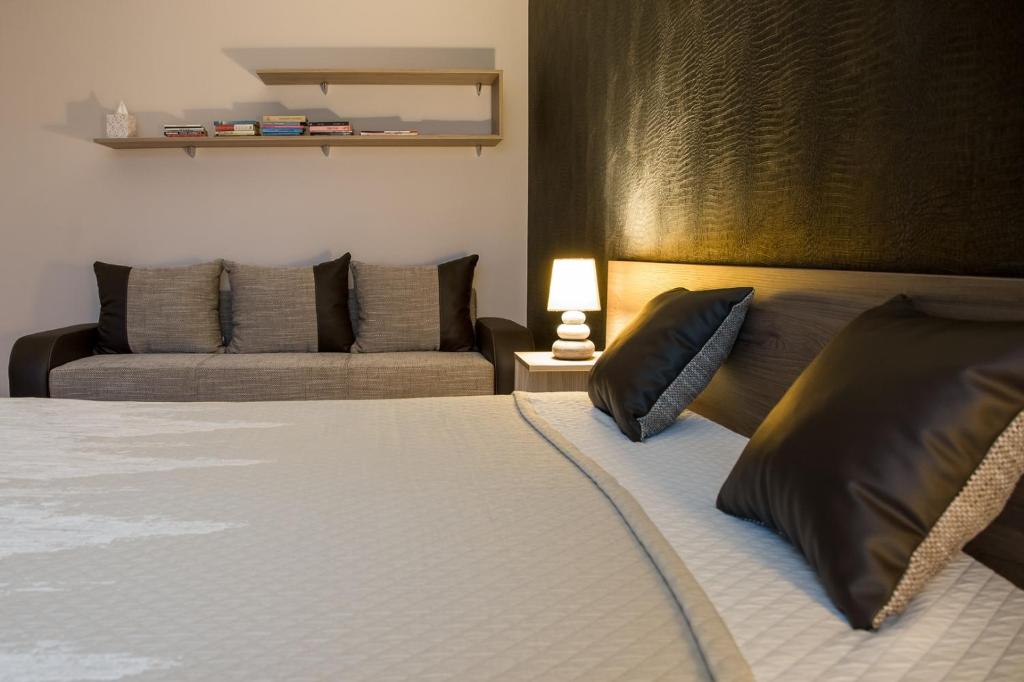 Postel nebo postele na pokoji v ubytování Golden Ball apartman magánszálláshely