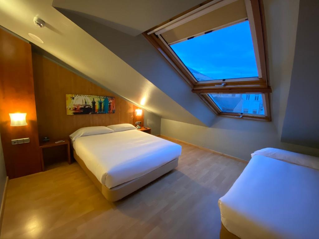 A bed or beds in a room at Hotel Alda Palacio Valdés