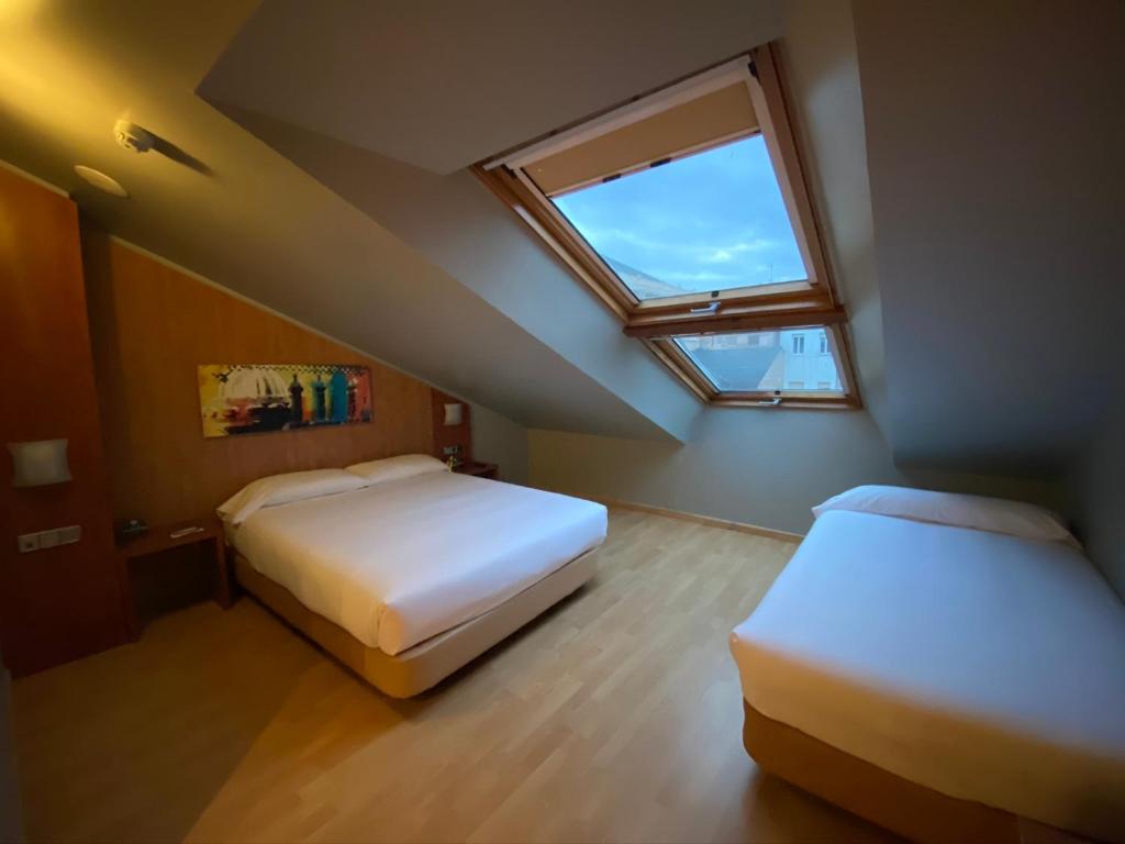 A bed or beds in a room at Hotel Alda Palacio Valdés