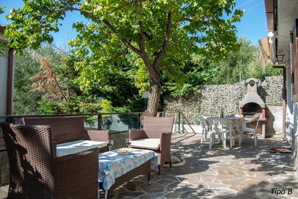 A garden outside Casa Vacanze Villa Francy