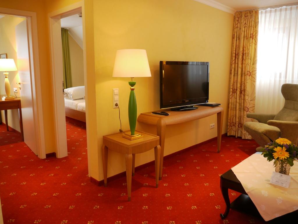 TV a/nebo společenská místnost v ubytování Hotel Thomahof